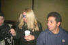 Clic en la foto para verla a toda pantalla: tomando ponche, Yoli y Jonathan