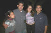 Clic en la foto para verla a toda pantalla: de derecha a izq. Jonathan, Yoli, el hermano de Jonh, y su novia