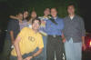 Clic en la foto para verla a toda pantalla: abajo I�aki, y detr�s Jonathan, Yoli y la banda