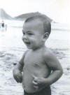 Clic en la foto para verla a toda pantalla: Iñaki de bebé en la playa