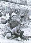 Clic en la foto para verla a toda pantalla: Iñaki de bebé y Marybel en la playa