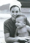 Clic en la foto para verla a toda pantalla: otra de Iñaki de bebé con su Mami Marybel