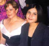 Clic en la foto para verla a toda pantalla: mi Mamá Yolanda y mii hermana Yoli en mi graduación del Indoamericano