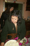 Clic en la foto para verla a toda pantalla: mi T�a Rebeca y detr�s Yoli