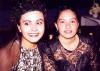 Clic en la foto para verla a toda pantalla: mi hermana Yoli y Yadi mi prima, aquí estamos en la boda de nuestra prima Jessica, que fue en octubre del 2000